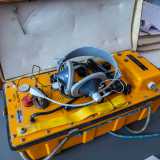 ...una radio da soccorso...